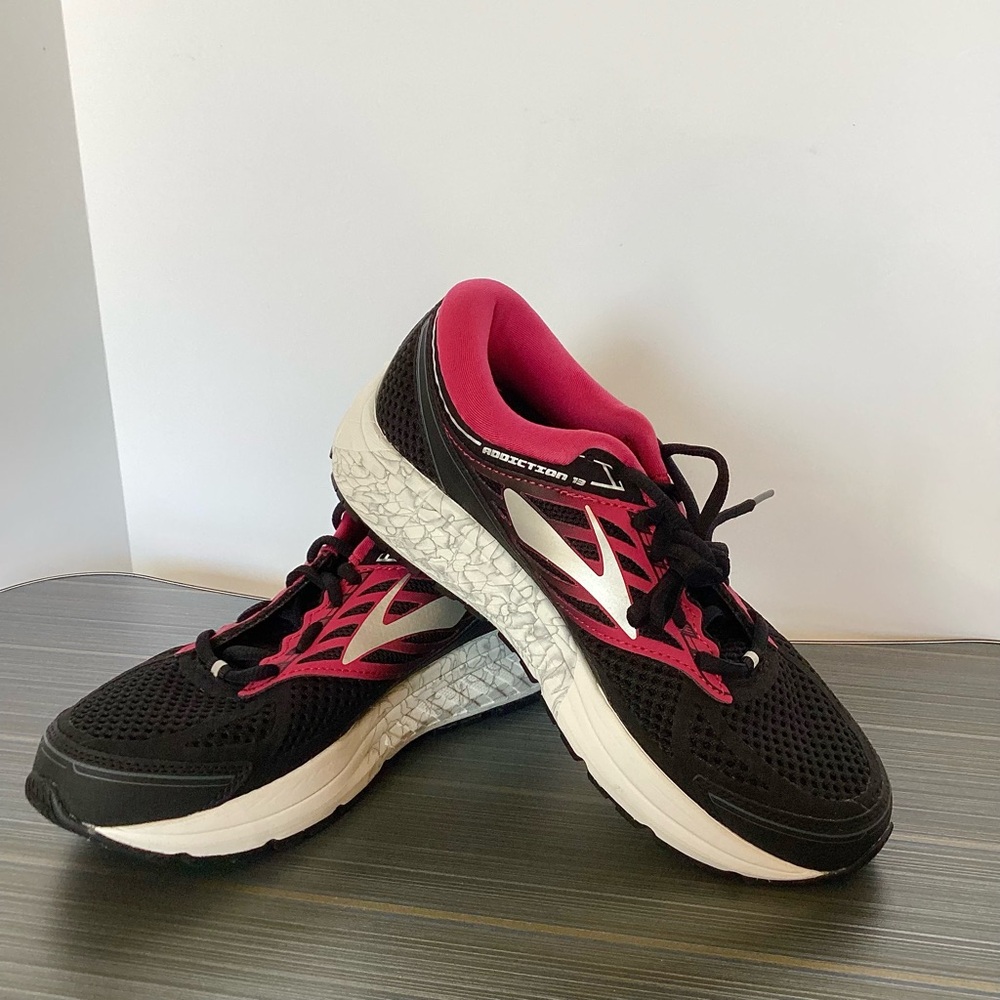 Brooks Addiction 13 Women's Black Pink Running Shoes New Without Box 7.5M $139